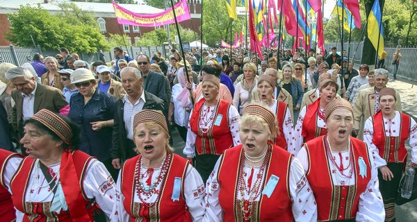 В центр Киева свозят коктейли Молотова, а под Кабинетом министров проводят Марш  справедливости