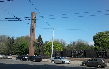 Возле Монумента Славы во Львове на 1 мая собрались только журналисты