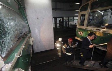 В Сеуле столкнулись поезда метро, сотни пассажиров ранены