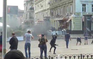 Беспорядки в Одессе: сторонники федерализации забаррикадировались в доме Профсоюзов