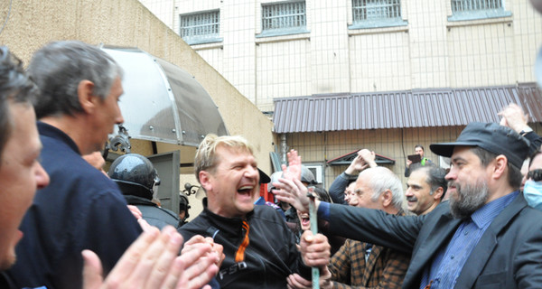 Аваков: часть задержанных участников беспорядков в Одессе перевезли 