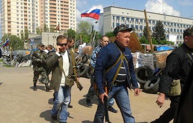 В Луганской области штурмуют райотдел милиции