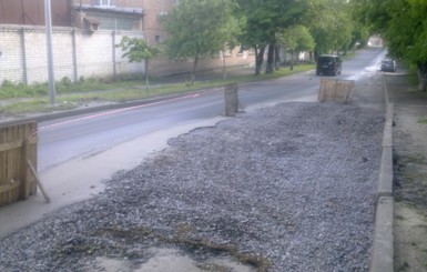В Киеве провалилась часть улицы