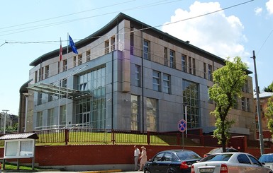 Во Львове ищут взрывчатку возле польского консульства