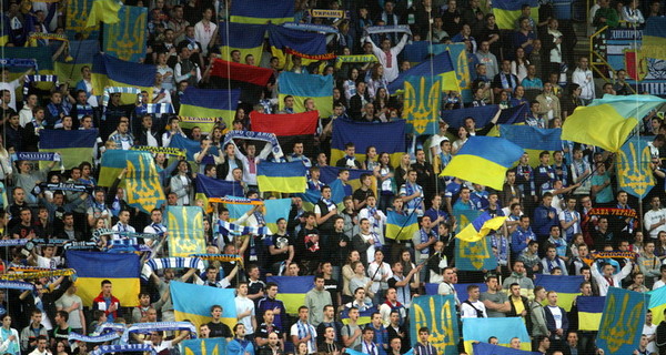 В Мелитополе ультрас украили с крыши мэрии флаг Украины