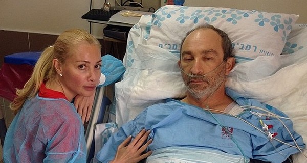 Жена Кернеса опубликовала снимок у постели больного