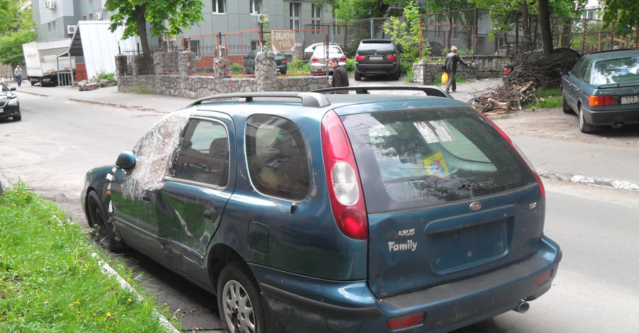 В Киеве машины превращают в кладовые