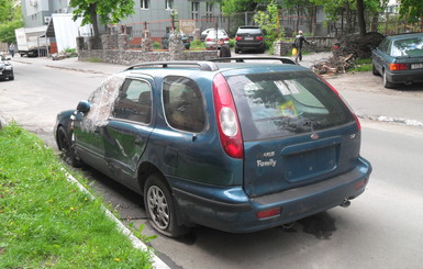 В Киеве машины превращают в кладовые