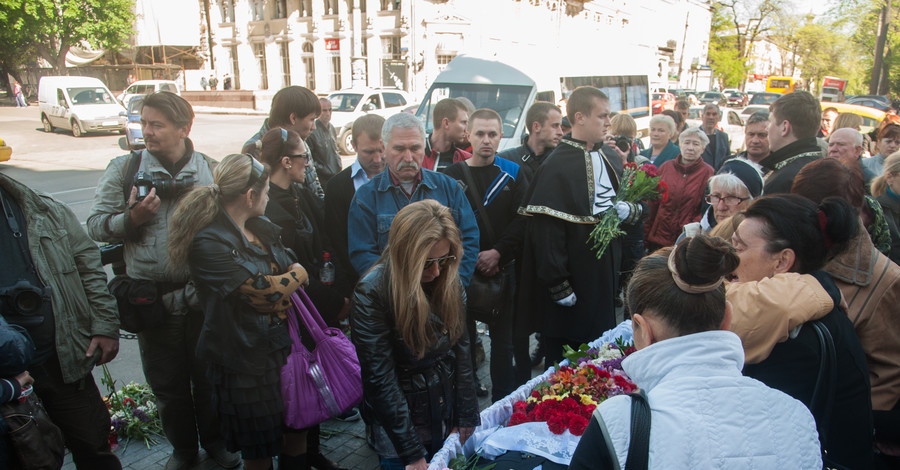 В Одессе простились с первой жертвой массовой потасовки
