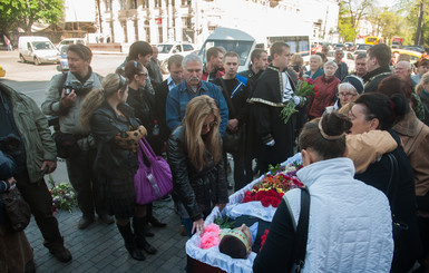 В Одессе простились с первой жертвой массовой потасовки