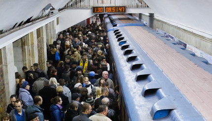 Неполадки с движением поездов киевского метро