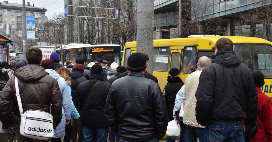 9 мая общественный транспорт в Днепропетровске изменит свои  маршруты