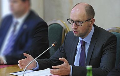 Яценюк предлагает конституционные изменения отдать на рассмотрение Венецианской комиссии