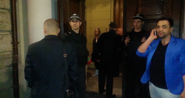 Во Львове ищут бомбу в Оперном театре