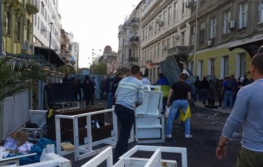 Владельцы разгромленных 2 мая заведений в Одессе исчисляют убытки тысячами долларов