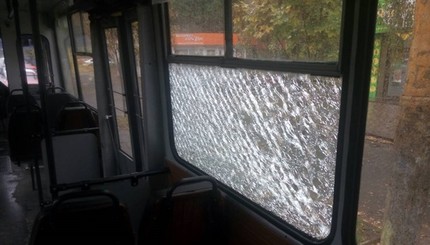 В Днепре неизвестные расстреляли два троллейбуса и маршрутку