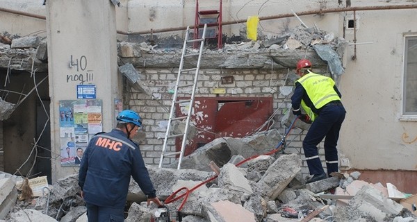 Родственники пострадавших в Николаеве заявляют, что под завалами остались еще три человека