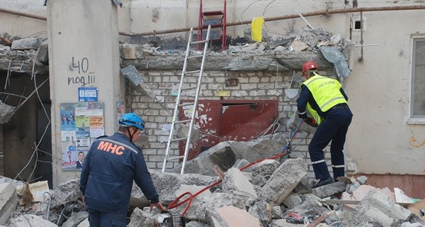 Женщину, заваленную обломками взорванного в Николаеве дома, спасла газовая плита
