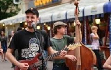 В Киеве уличные музыканты соберут деньги на бронежилеты