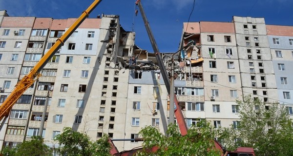 В Николаеве под завалами многоэтажки ищут  двух студенток 