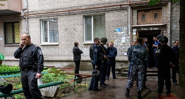 В Запорожье грабитель с пистолетом спасаясь от милиции взял заложников