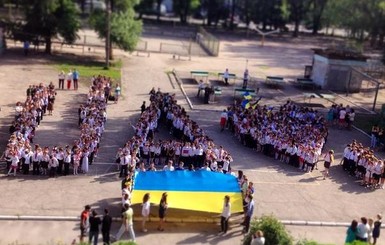 Запорожские школьники признались в любви Украине