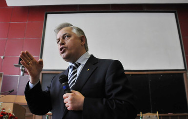 Петр Симоненко заявил, что снимается с выборов