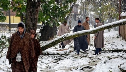 В Индиии, в штатах Джамму и Кашмир большие снегопады