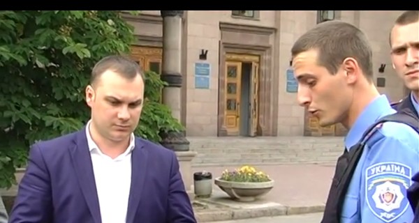 Мэру Николаева прислали посылку – голову собаки и муляж гранаты