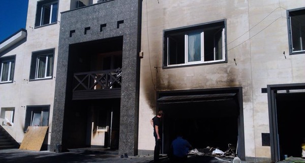 В Днепропетровске подожгли гараж и машину Царева