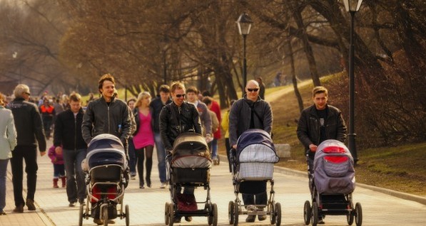 В Кривом Роге молодые отцы перепутали детские коляски