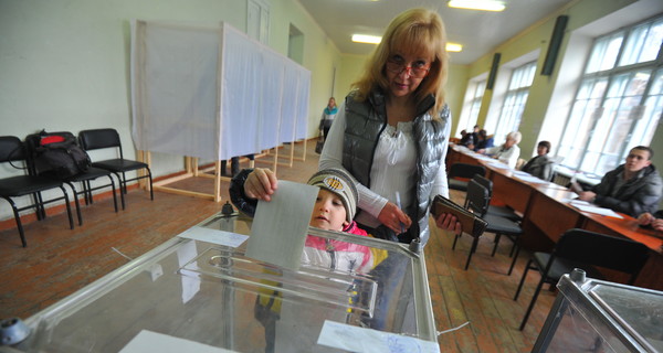 Выборы в Донбассе: Власти хотят открыть все участки
