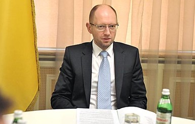 Яценюк приехал в штаб Тимошенко и прокомментировал итоги экзит-поллов
