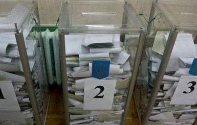 В Киеве избирательные участки закрылись с очередями