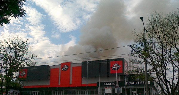 В Донецке горит хоккейная арена 
