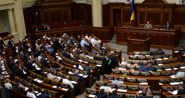 Турчинов в Раде объявил Порошенко и Кличко победителями выборов
