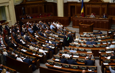 Турчинов в Раде объявил Порошенко и Кличко победителями выборов