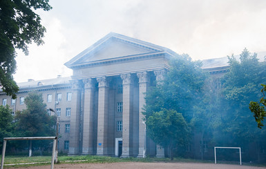 В Одессе горит административный суд, спасатели не исключают поджога