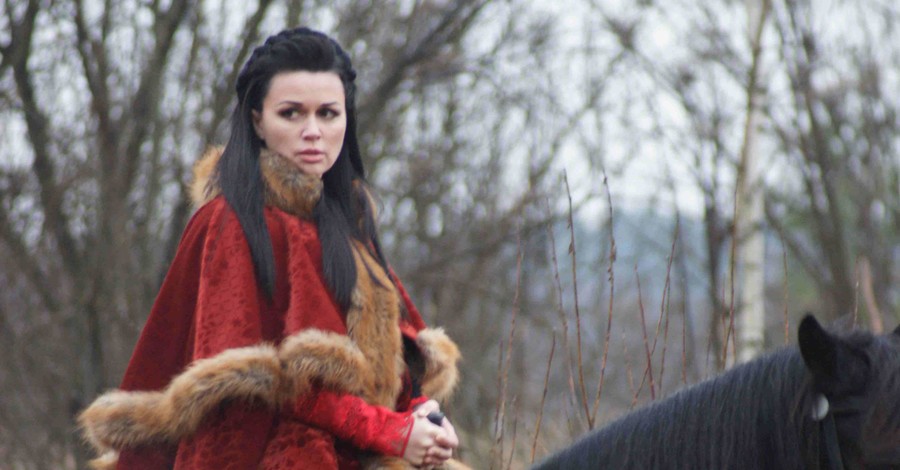 Анастасия Заворотнюк преодолела боязнь лошадей ради роли в сериале