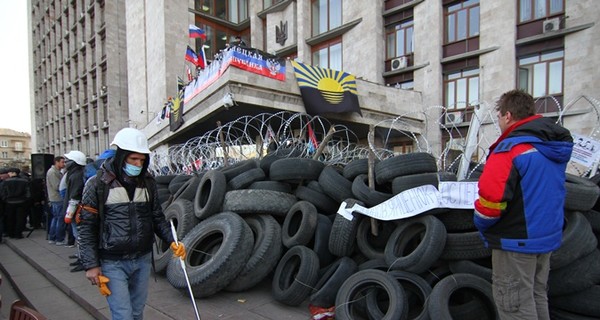 СМИ: В подвале Донецкой обладминистрации находится около 80 заложников   