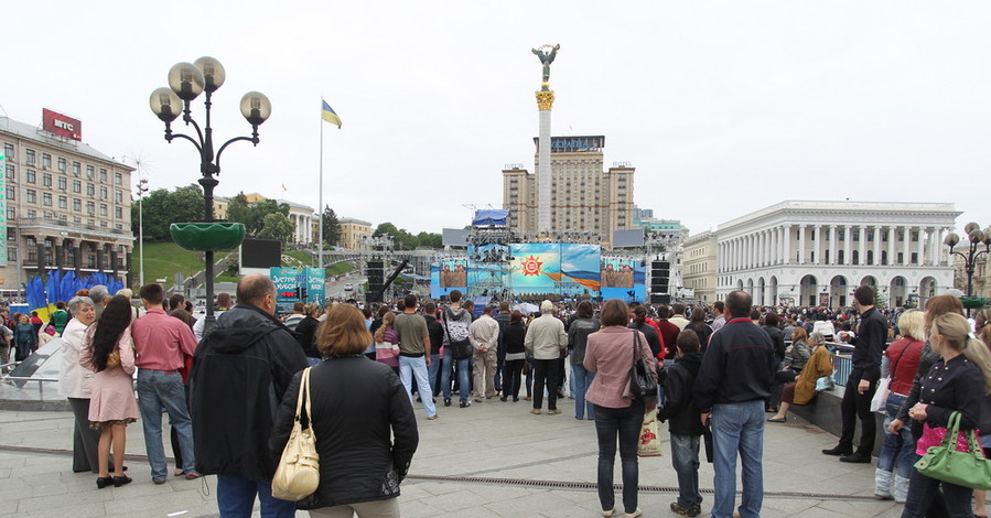 В День Киева сделают огромный каштан из цветов и накормят мороженым