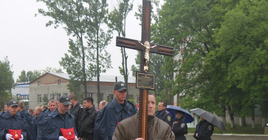 Во Львове похоронили убитого под Славянском генерала Сергея Кульчицкого