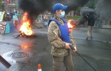 На Майдане убрали еще пару палаток