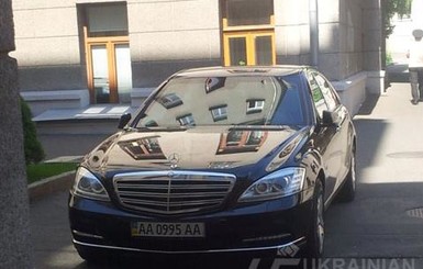 СМИ: Конфискованный Мерседес, на котором ездил Пашинский передадут Порошенко?