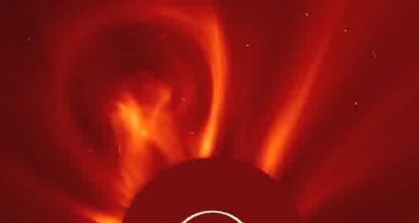 NASA показало уникальные кадры извержения на Солнце