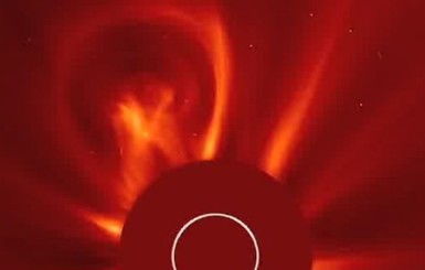 NASA показало уникальные кадры извержения на Солнце