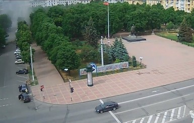 В Сети появилось видео взрыва в центре Луганска