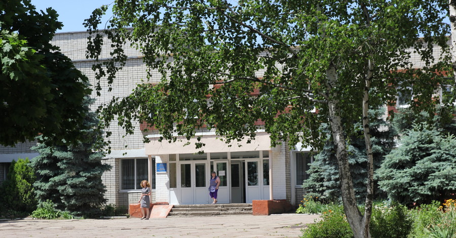 Школьницу, которая отравила 13 одноклассников, вряд ли исключат из школы  Днепропетровска
