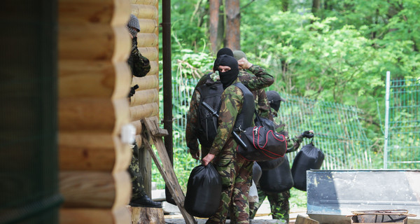 Откройте, люстрация. Или бандиты в масках? 