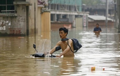 В Китае почти 10 миллионов человек пострадали от наводнений